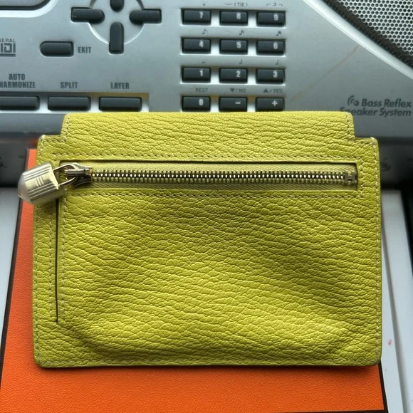 Hermes yellow Kelly go  Leather Wallet stamp Y - Picture 2 of 5